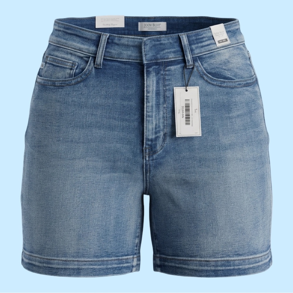 NWT! JUDY BLUE + SIZE 3X,5”INSEAM,MID-RISE. MED WASH DENIM,WORKING FLAP POCKETS